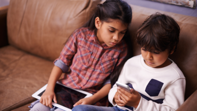 Delay giving a smartphone to your child, and the reasons are stronger than you think